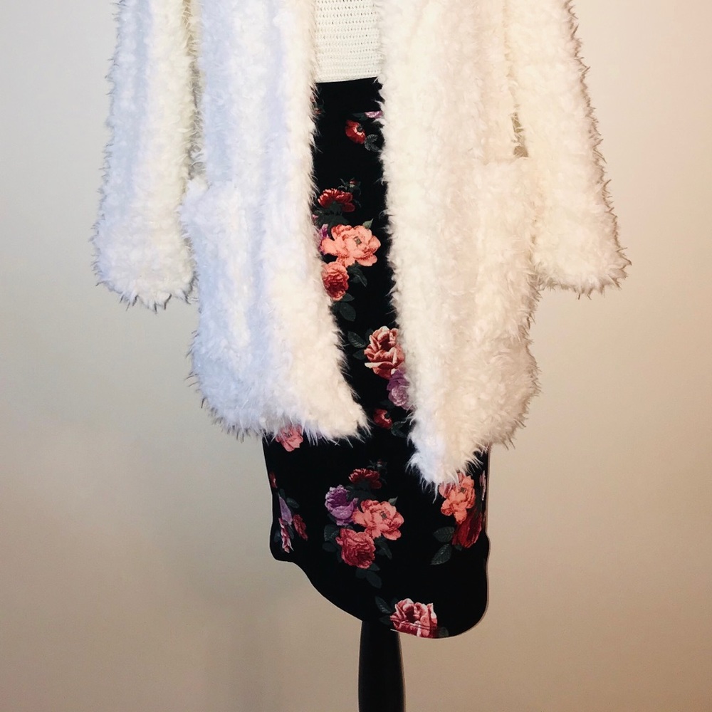 🌸 Floral Pencil Skirt 🌺 - Picture 6 of 6